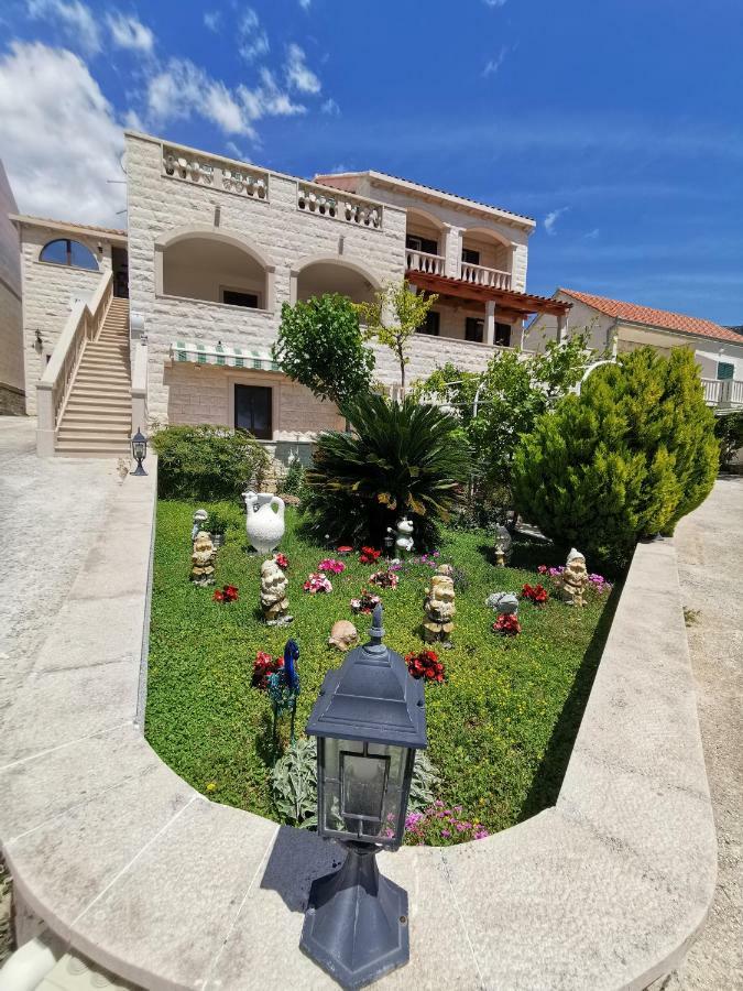 Apartments Fani Бол Экстерьер фото