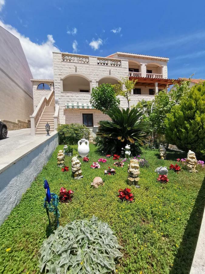 Apartments Fani Бол Экстерьер фото